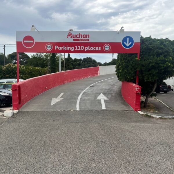AUCHAN Enseignes et signalétique parking (2)