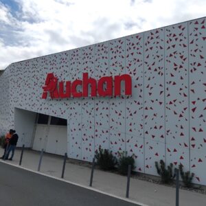 Enseignes et signalétique parking 64 magasins AUCHAN - UNIVERS ENSEIGNES