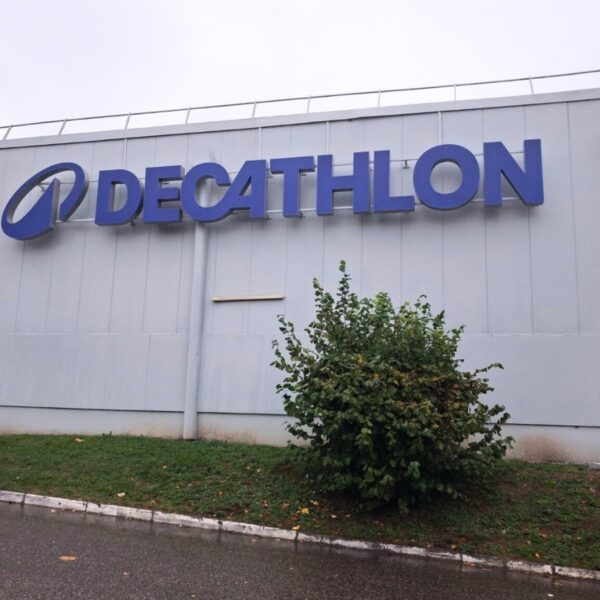 Nouvelle identité visuelle Decathlon par Univers Enseignes