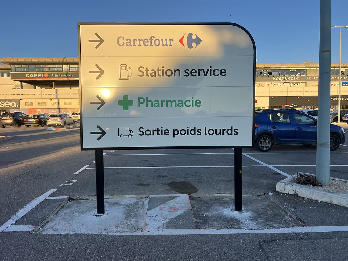 PROJET-Carrefour-Vitrolles-Univers-Enseignes-Realisations