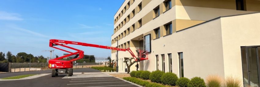 UNIVERS ENSEIGNES maintenance enseigne avec nacelle
