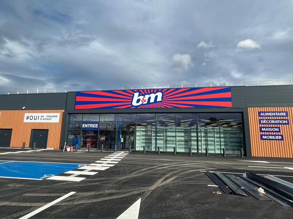 UNIVERS ENSEIGNES - B&M PORTE LES VALENCE - CAISSONS LUMINEUX